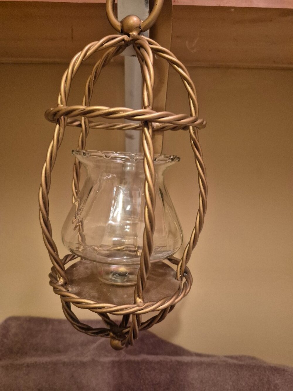 VINTAGE GOLD-COLORED METAL WALL SCONCE "HOME INTERIORS"